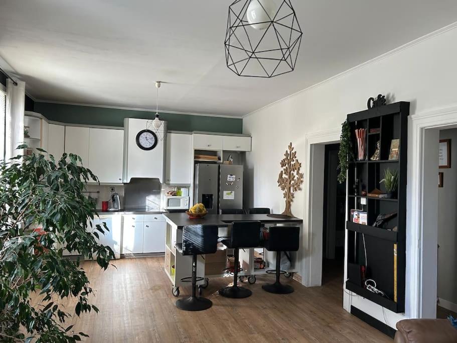 Madras Apartment Sete Bagian luar foto